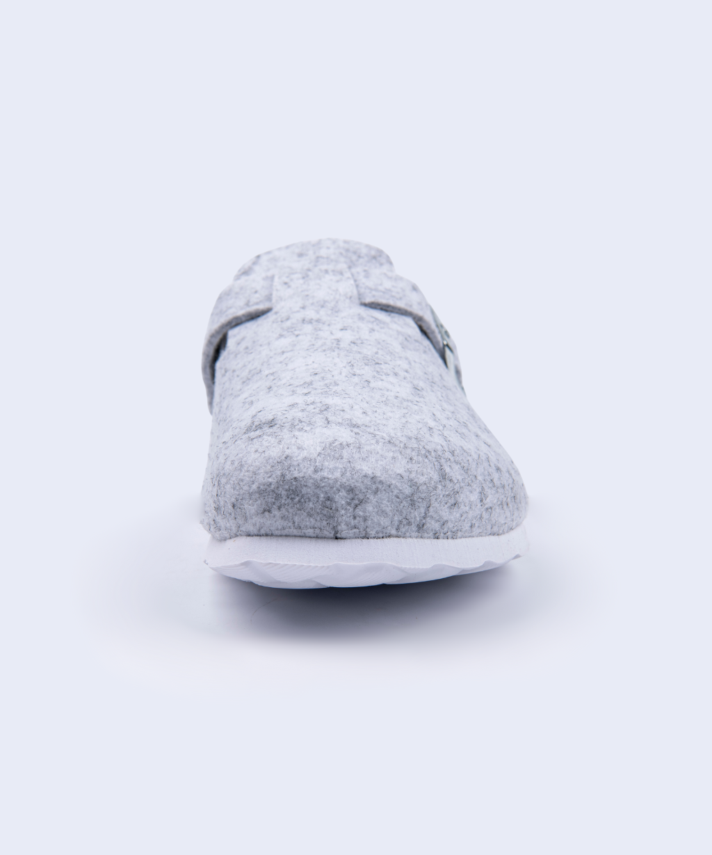 Premium Felt Clog Slippers by Qomfort